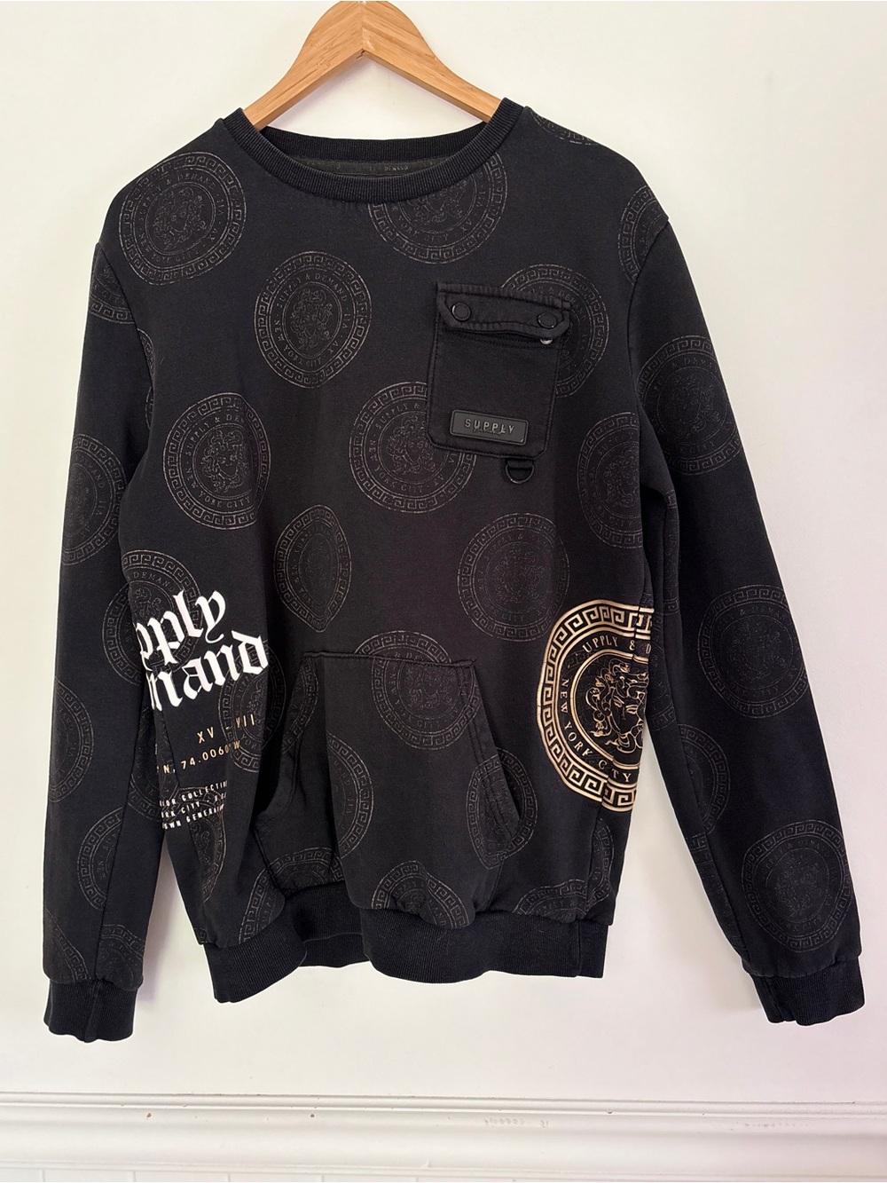 Supply And Demand Men’s Crewneck Sweatshirt Size Large Black Gold Street *E14